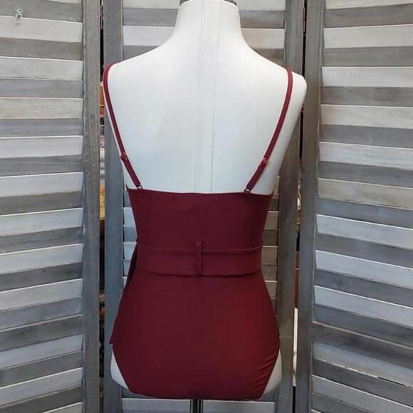 Underwire Belted One Piece Swimsuit | Shade & Shore | Small (4/6) - Picture 4 of 9